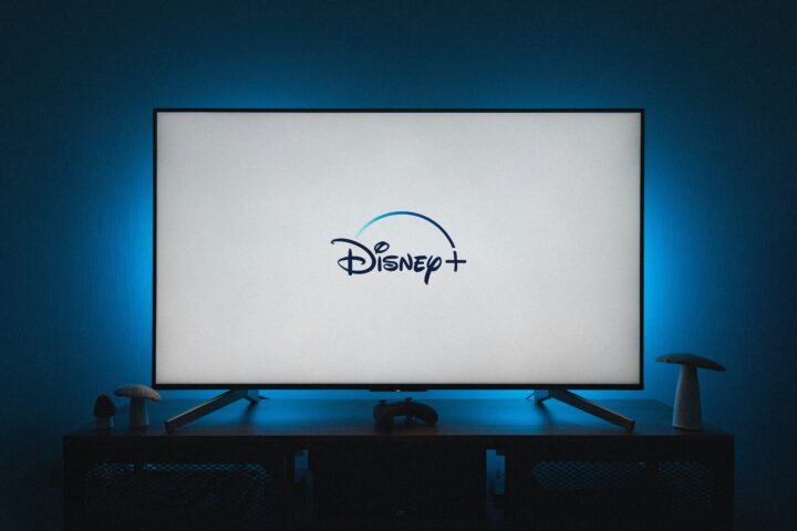 Disney+ seguirá el ejemplo de Netflix y restringirá el uso compartido de cuentas