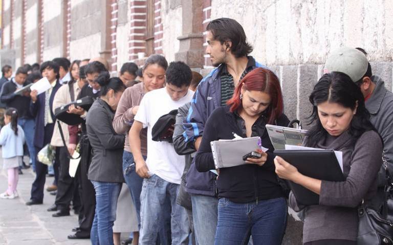 La precariedad laboral en México: 4.9 millones de jóvenes ninis al final del sexenio de AMLO