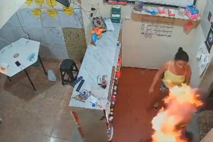 Brasil: Mujer enfurecida prende fuego a esposo tras descubrir infidelidad