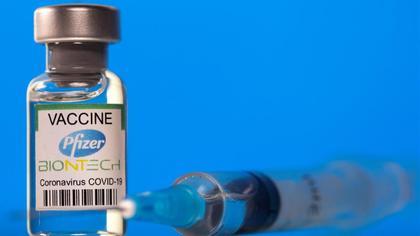 Vacuna COVID de Pfizer estará disponible en estas 4 farmacias