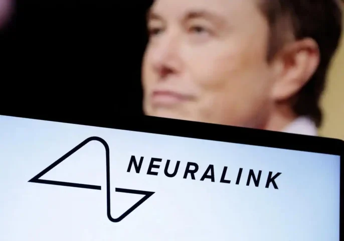 Neuralink implanta primer chip cerebral en humano para controlar dispositivos con el pensamiento