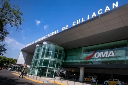Pasajera muere tras aterrizaje de emergencia en Culiacán