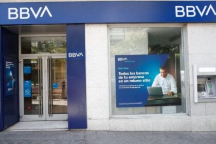 BBVA anuncia que cancelará tarjetas de débito en marzo por este motivo
