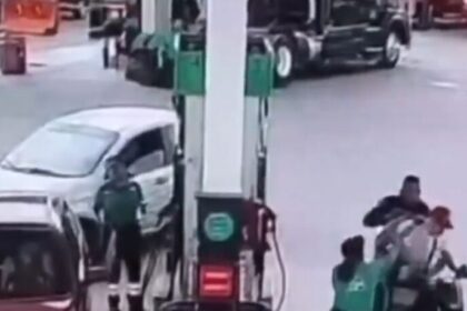 Bañan a ladrones con gasolina durante intento de asalto