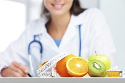 Nutriólogo vs. bariatra: ¿Cuál es el mejor camino para un peso saludable?