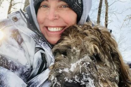 Mujer intenta salvar a su perro: encuentran los cuerpos abrazados en un río congelado