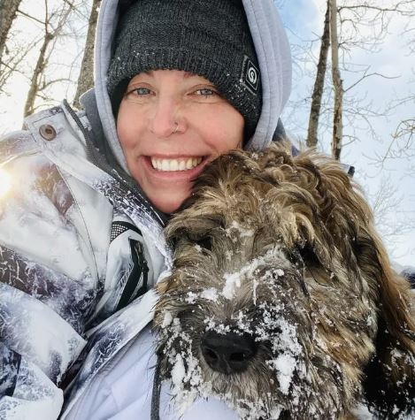 Mujer intenta salvar a su perro: encuentran los cuerpos abrazados en un río congelado