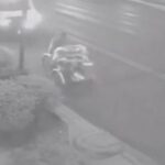 VIDEO captura el momento en que ambulancia atropella a vendedor de café en Iztapalapa