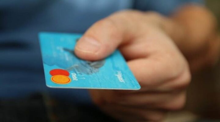 SAT confirma los límites de tu tarjeta de débito para evitar multas y sanciones