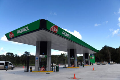 ¿Qué hace que la gasolina premium sea más costosa que la magna en México?