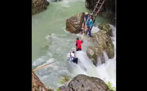 Tragedia en cascada: Pareja muere ahogada y desata críticas por inacción: “Nadie los ayudó” (VIDEO)
