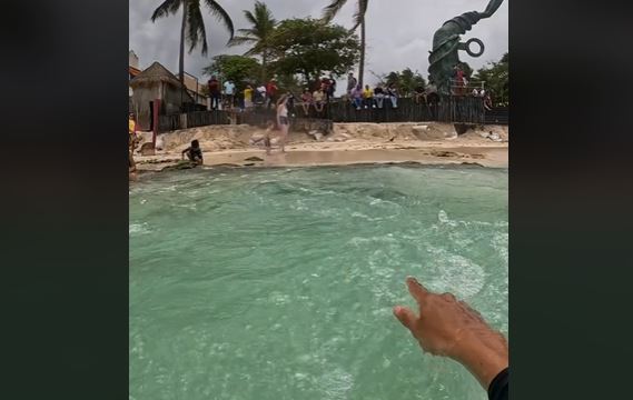 Inesperado ojo de agua brota en Playa del Carmen: "Es increíble" (VIDEO)