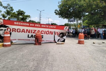 En Chiapas, CNTE levanta plantón tras reunirse con AMLO
