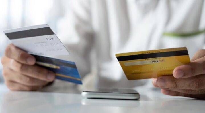 SAT: ¿Qué pasa si superas el límite en tu tarjeta de débito?