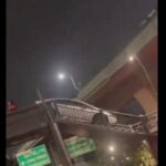 Conductor sube su auto por puente peatonal en Naucalpan, Edomex (VIDEO)