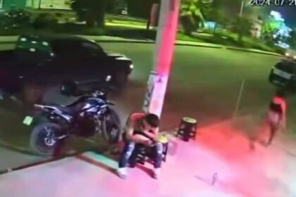 Un héroe en moto salva a mujer de secuestro en Nuevo León: “La estaban siguiendo” (VIDEO)