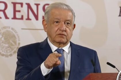 AMLO admite rezago en apoyos educativos y confía en Sheinbaum para solucionarlo