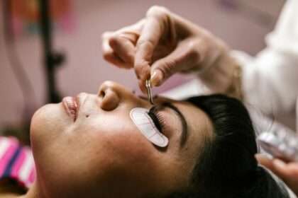 Los riesgos ocultos de las extensiones de pestañas: lo que debes saber para proteger tus ojos