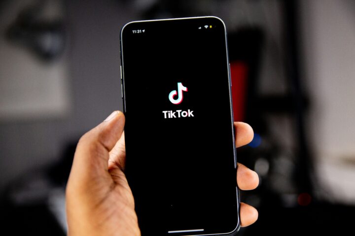 Advierten sobre engaño en redes que promete dinero por ‘likes’ en TikTok