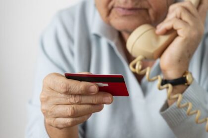 Secretaría del Bienestar advierte sobre estafas en WhatsApp a beneficiarios de pensiones