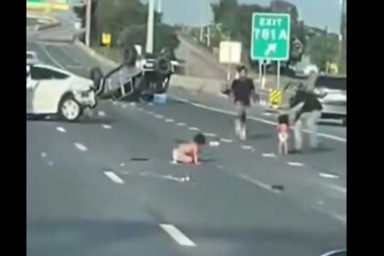 Impactante accidente en Texas: dos pequeños bebés sobreviven a una volcadura y salen ilesos