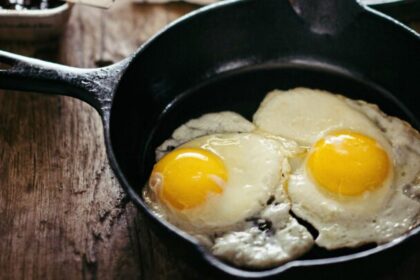 Esto le sucede a tu cuerpo cuando comes huevo todos los días, según Harvard