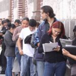 La precariedad laboral en México: 4.9 millones de jóvenes ninis al final del sexenio de AMLO