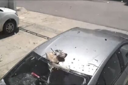 Aerosol explota dentro de un auto: ¿por qué debes evitar dejarlos en el coche? (VIDEO)