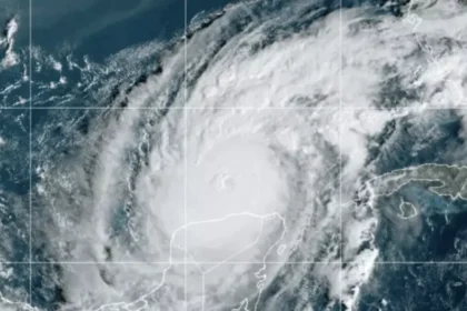 Huracán Milton captado desde el espacio mientras avanza hacia Florida