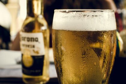 El riesgo cerebral del consumo de alcohol después de los 65 años