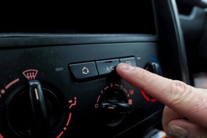 Errores comunes que dañan el aire acondicionado de tu auto sin que lo notes