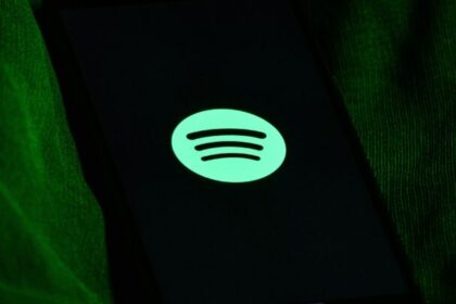 Alertan en México por mensajes falsos de Spotify que buscan robar datos